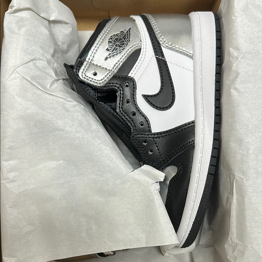 Air Jordan 1 Retro High OG Black and Silver Sneakers